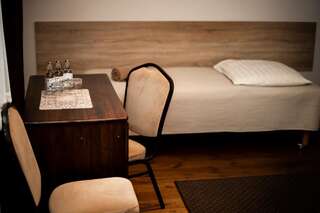 Отель Hotel Huzar Гожув-Велькопольски Двухместный номер с 2 отдельными кроватями-6